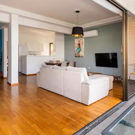 Βright Walled Designed Apt In Glyfada Center Atenas Exterior foto