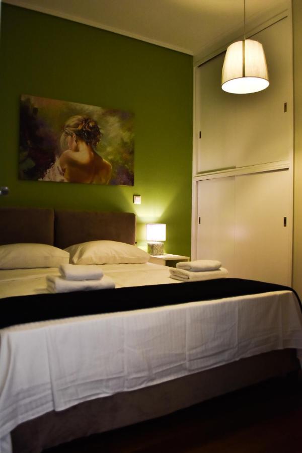 Βright Walled Designed Apt In Glyfada Center Atenas Exterior foto