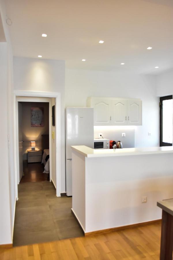 Βright Walled Designed Apt In Glyfada Center Atenas Exterior foto