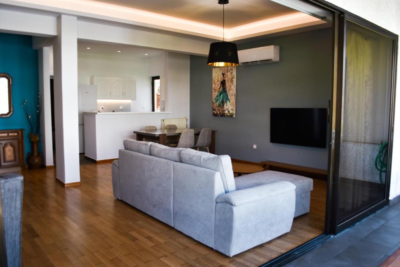 Βright Walled Designed Apt In Glyfada Center Atenas Exterior foto