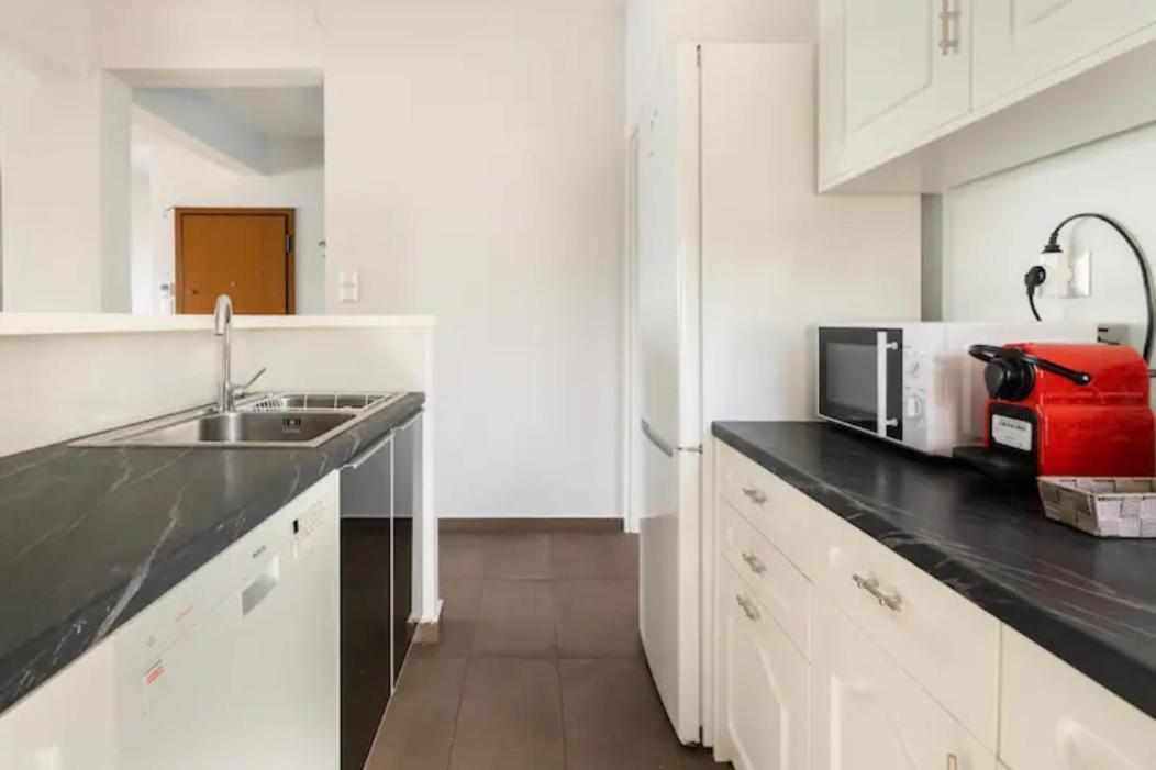 Βright Walled Designed Apt In Glyfada Center Atenas Exterior foto