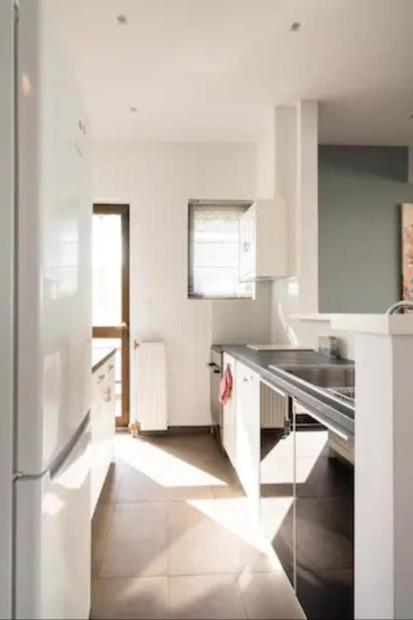 Βright Walled Designed Apt In Glyfada Center Atenas Exterior foto