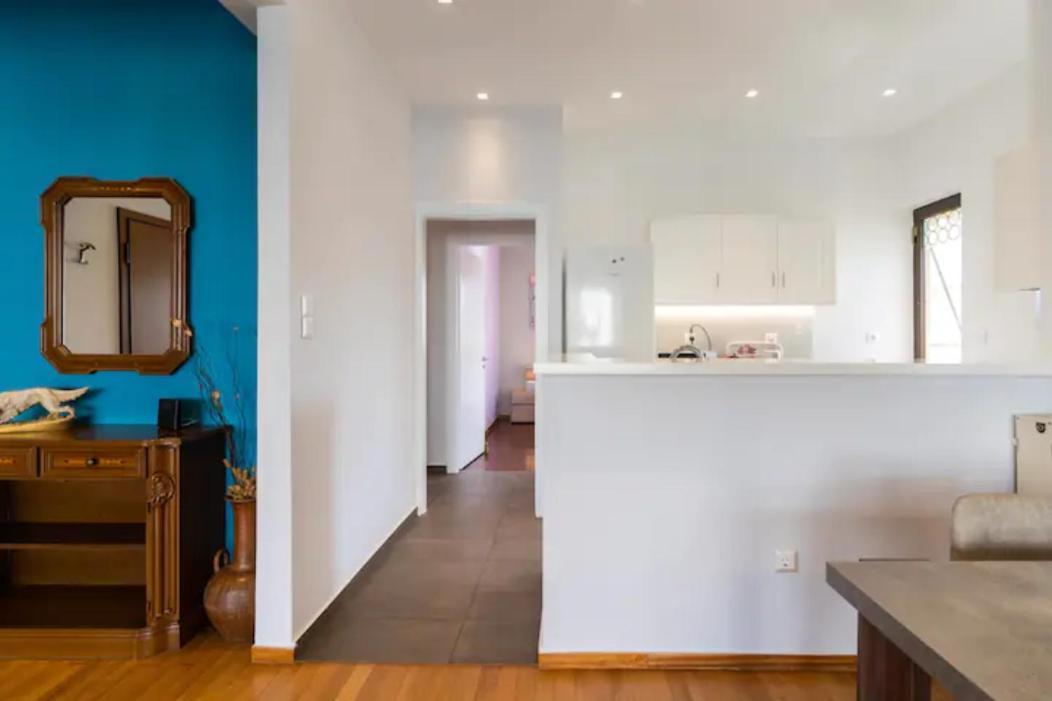 Βright Walled Designed Apt In Glyfada Center Atenas Exterior foto